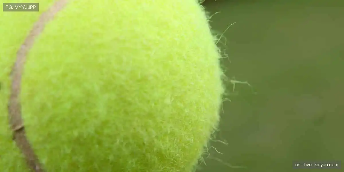 「从球衣到签名纪念品，你的热爱值得专属收藏！🎯点击探索，把偶像带回家！」